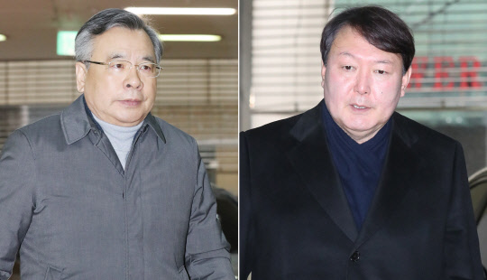 연휴 출근한 특검과 수사팀장   박근혜 대통령의 비위 의혹과 최순실 게이트를 수사 중인 박영수 특검(왼쪽)과 윤석열 수사팀장이 29일 오후 서울 강남구 대치동 특검 사무실로 출근하고 있다. 2017.1.29